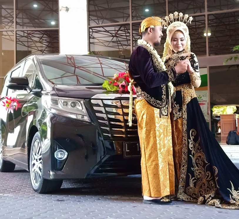 Sewa Porsche Panamera Surabaya